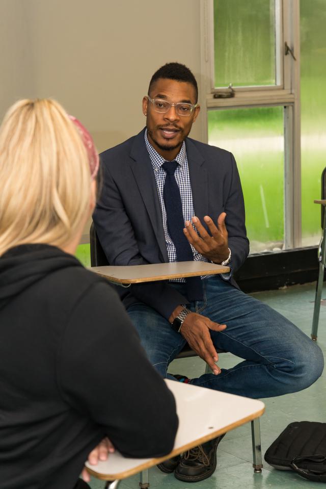 Terrance Hayes meets with Kean Poetry Club.