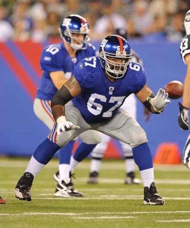 Kareem McKenzie in blue NY Giants uniform in a game