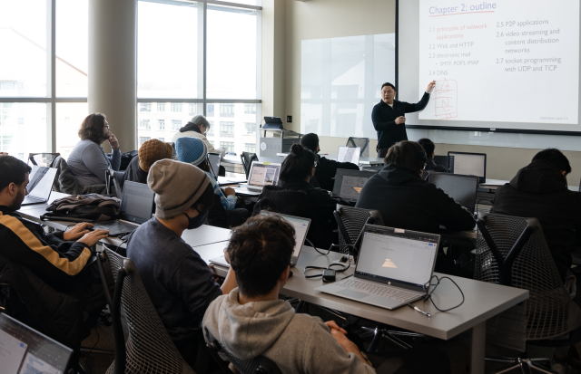 Dr. Kwak teaching Computer Science Students