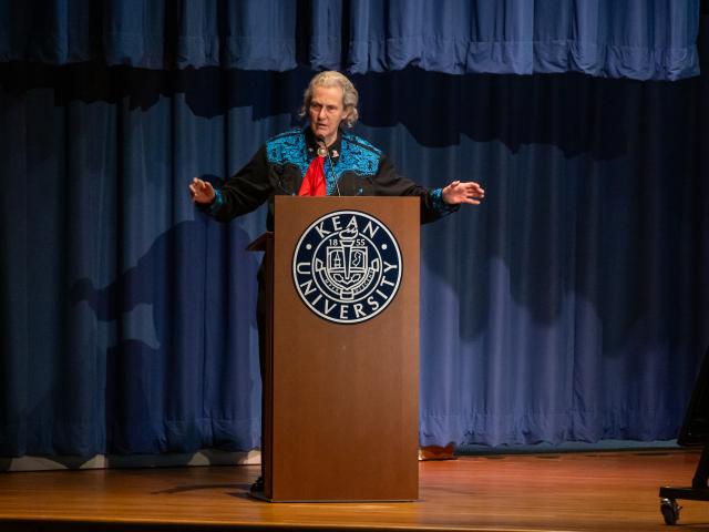 Temple Grandin speaks from podium at Kean