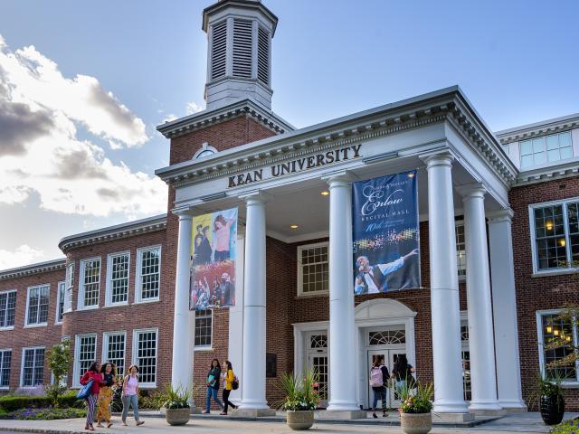 Kean students walk outside of East Campus