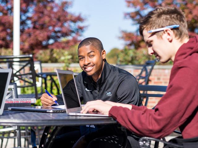 Kean Students study outside