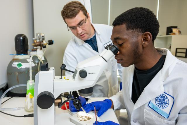 A Kean student researcher and a faculty member working in the lab