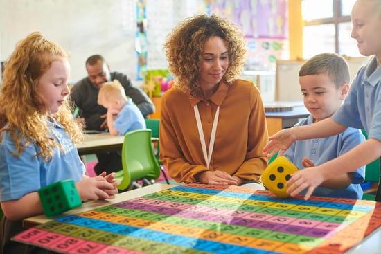 Teacher uses a cube to teach math to a pre-school class 